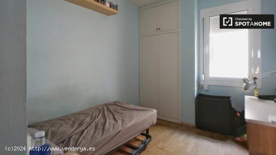 Acogedora habitación en alquiler en un apartamento de 4 dormitorios en Les Corts - BARCELONA