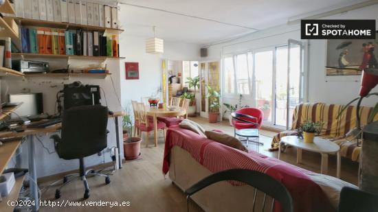 Acogedora habitación en alquiler en un apartamento de 4 dormitorios en Les Corts - BARCELONA