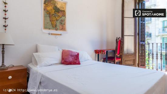 Habitación soleada en apartamento de 3 dormitorios en L'Esquerra de l'Eixample - BARCELONA