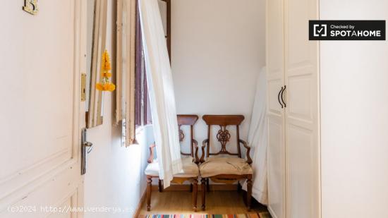 Habitación soleada en apartamento de 3 dormitorios en L'Esquerra de l'Eixample - BARCELONA