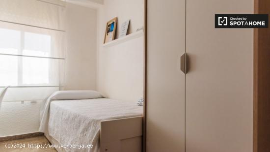 Habitación soleada con cama individual en alquiler en Cabanyal - VALENCIA