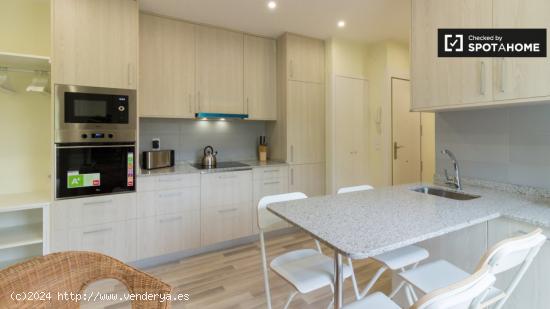 Elegante apartamento de 2 dormitorios con balcón en alquiler en La Barceloneta - BARCELONA