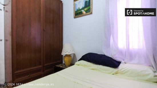 Acogedora habitación en alquiler en apartamento de 3 dormitorios en Poble-Sec - BARCELONA