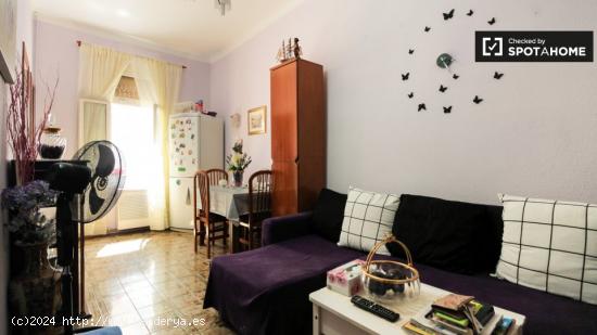 Acogedora habitación en alquiler en apartamento de 3 dormitorios en Poble-Sec - BARCELONA