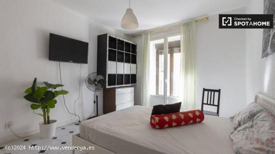 Se alquila habitación en elegante apartamento de 4 dormitorios en Chueca - MADRID