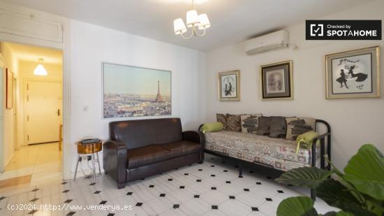 Se alquila habitación en elegante apartamento de 4 dormitorios en Chueca - MADRID