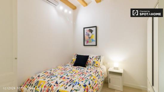 Moderna habitación en alquiler en apartamento de 4 dormitorios en Barri Gòtic - BARCELONA