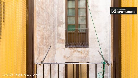 Moderna habitación en alquiler en apartamento de 4 dormitorios en Barri Gòtic - BARCELONA