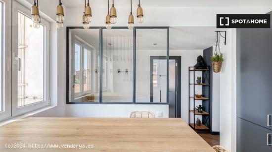 Elegante habitación en alquiler en apartamento de 4 dormitorios en Poblats Marítims - VALENCIA