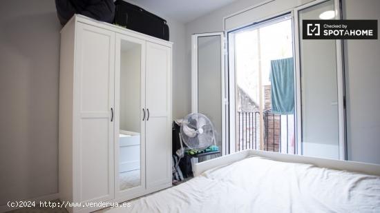 Habitación interior en piso de 3 dormitorios en Esquerra Eixample - BARCELONA