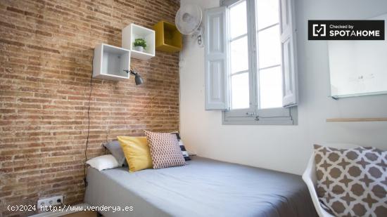 Moderna habitación en apartamento de 3 dormitorios en Gràcia - BARCELONA