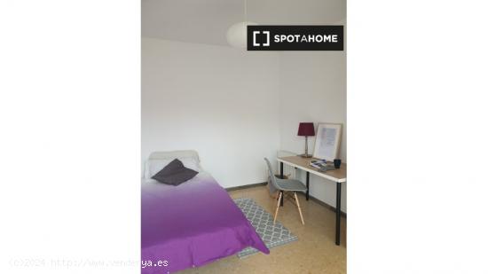 Bonita habitación con cama doble en alquiler en el Eixample - BARCELONA