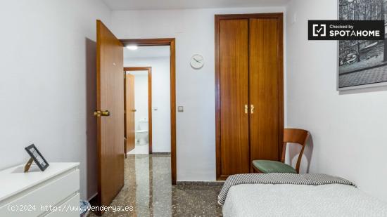 Elegante habitación en alquiler en apartamento de 4 dormitorios en Algirós - VALENCIA