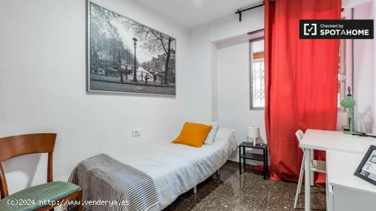 Elegante habitación en alquiler en apartamento de 4 dormitorios en Algirós - VALENCIA