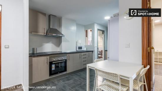 Elegante habitación en alquiler en apartamento de 4 dormitorios en Algirós - VALENCIA