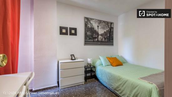 Habitación luminosa en alquiler en un apartamento de 4 dormitorios en Algirós - VALENCIA