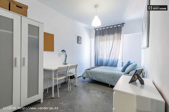  Elegante habitación en alquiler en apartamento de 5 dormitorios en El Pla del Real - VALENCIA 