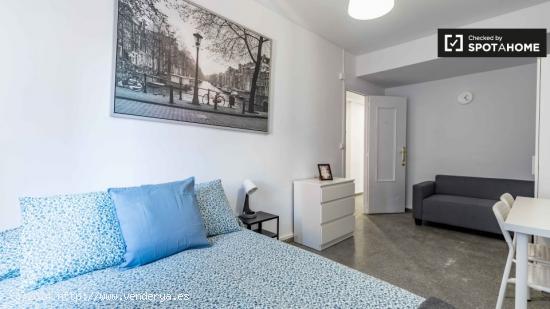 Elegante habitación en alquiler en apartamento de 5 dormitorios en El Pla del Real - VALENCIA