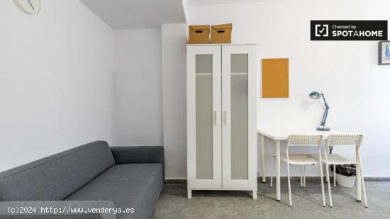 Elegante habitación en alquiler en apartamento de 5 dormitorios en El Pla del Real - VALENCIA