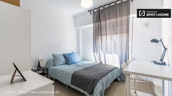 Elegante habitación en alquiler en apartamento de 5 dormitorios en El Pla del Real - VALENCIA