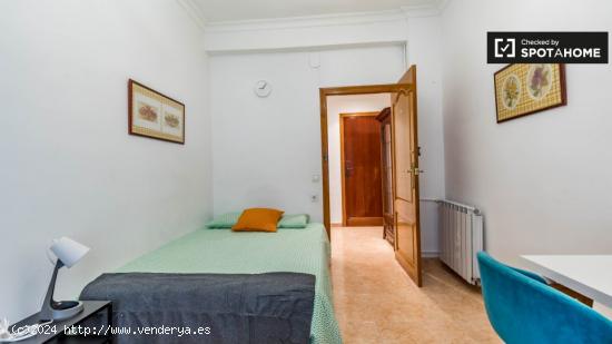 Habitación luminosa en apartamento de 5 dormitorios en Algirós - VALENCIA