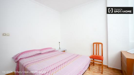 Habitación soleada con cama matrimonial en alquiler en Patraix. - VALENCIA