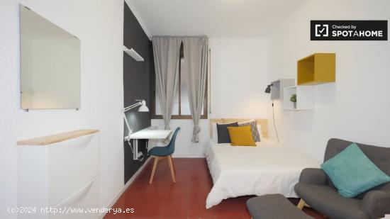 Elegante habitación en alquiler en un apartamento de 4 dormitorios en Gracia - BARCELONA