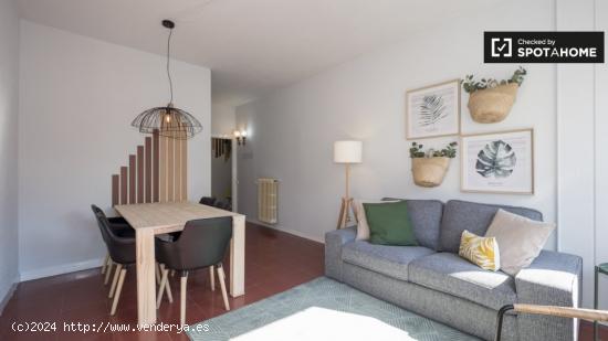 Se alquila habitación luminosa en apartamento de 4 dormitorios en Gracia - BARCELONA