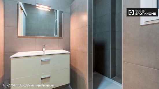 Habitación moderna en un apartamento de 5 dormitorios en L'Eixample - VALENCIA