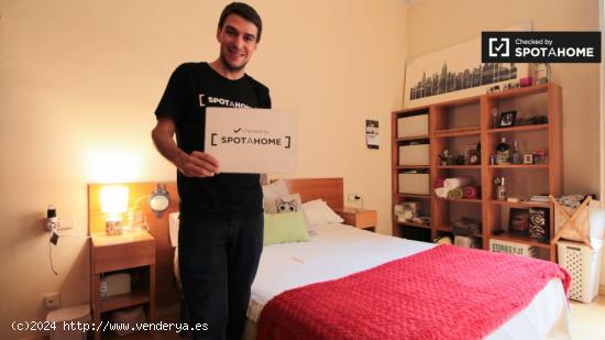 Encantadora habitación en alquiler en apartamento de 6 dormitorios, L’Esquerra - BARCELONA