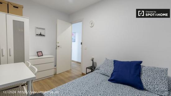 Bonita habitación en alquiler en apartamento de 5 dormitorios en La Saidia - VALENCIA