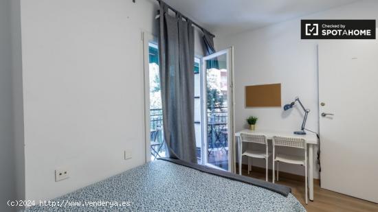 Se alquila habitación luminosa en apartamento de 5 dormitorios en La Saidia - VALENCIA