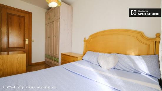 Se alquila habitación en piso de 4 dormitorios en Villaverde Bajo - MADRID