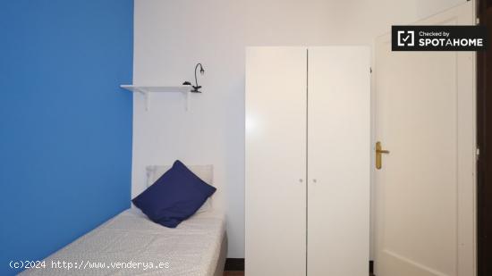 Acogedora habitación en alquiler en apartamento de 3 dormitorios en Sants - BARCELONA