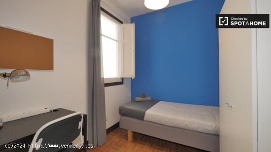 Acogedora habitación en alquiler en apartamento de 3 dormitorios en Sants - BARCELONA