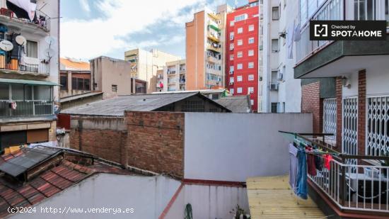 Elegante habitación en alquiler en apartamentos de 3 habitaciones en Sants - BARCELONA