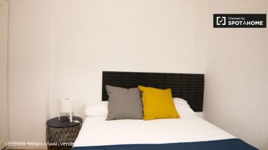 Acogedora habitación con cama doble en alquiler en Madrid Centro - MADRID