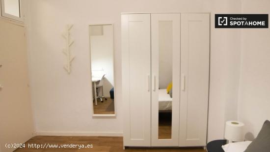 Acogedora habitación con cama doble en alquiler en Madrid Centro - MADRID