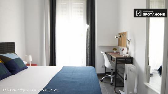 Habitación soleada con cama matrimonial en alquiler en el centro de madrid. - MADRID