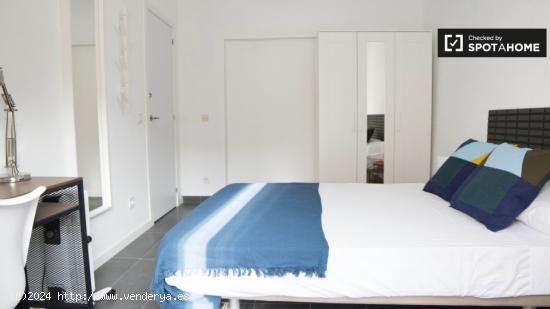 Habitación soleada con cama matrimonial en alquiler en el centro de madrid. - MADRID