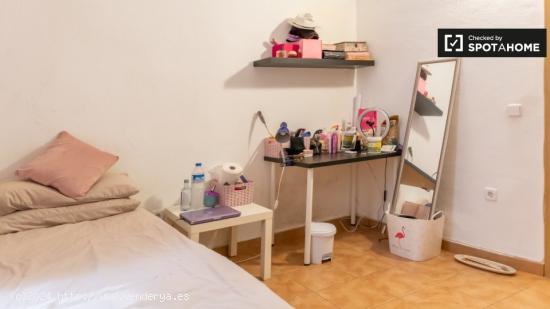 Funky habitación en alquiler en apartamento de 4 dormitorios en Centro - MADRID