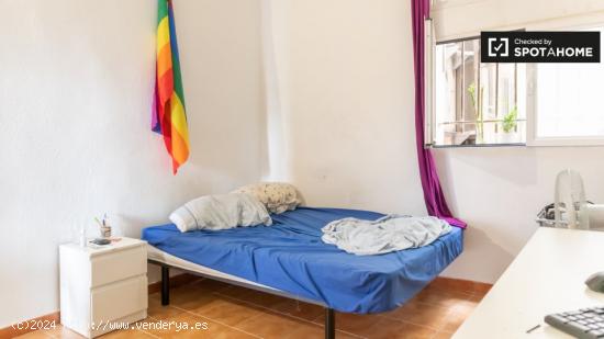 Se alquila habitación fría en apartamento de 4 dormitorios en Centro - MADRID