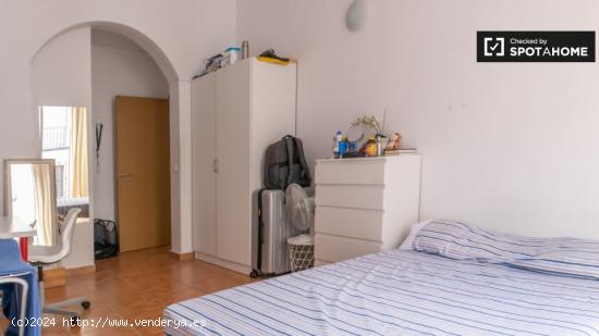 Habitación doble en apartamento de 4 dormitorios en Centro, Madrid - MADRID