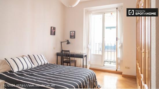 Preciosa habitación con cama doble en alquiler en La Latina - MADRID