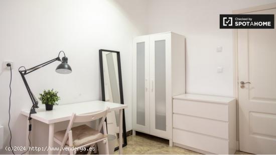 Encantadora habitación con cama doble en alquiler en Argüelles. - MADRID