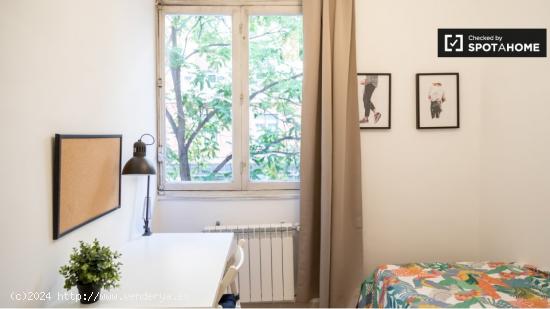 Acogedora habitación en apartamento de 8 dormitorios en Moncloa, Madrid - MADRID