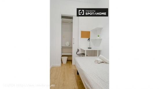 Acogedora habitación en alquiler en apartamento de 6 dormitorios en Burjassot - VALENCIA