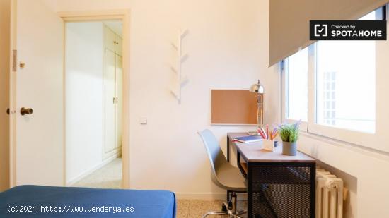 Acogedora habitación en alquiler en apartamento de 6 dormitorios, Nueva España - MADRID