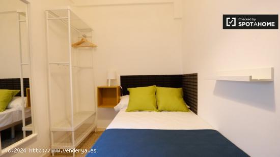 Acogedora habitación en alquiler en apartamento de 6 dormitorios, Nueva España - MADRID