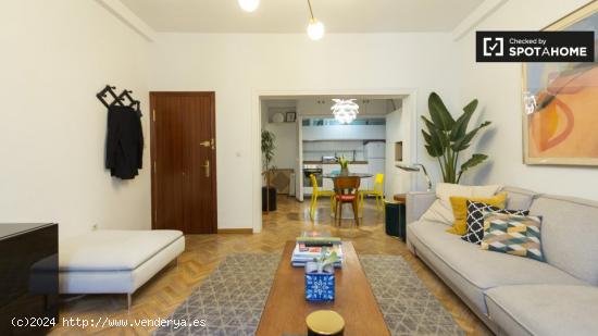 Elegante apartamento de 1 dormitorio en alquiler en Centro - MADRID